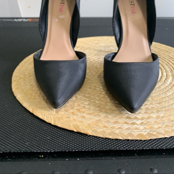 Monika Classy 5’’ Heel Pointy Toe Pumps - Picture 9 of 16